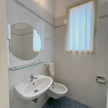 Meuble Anita Hotel